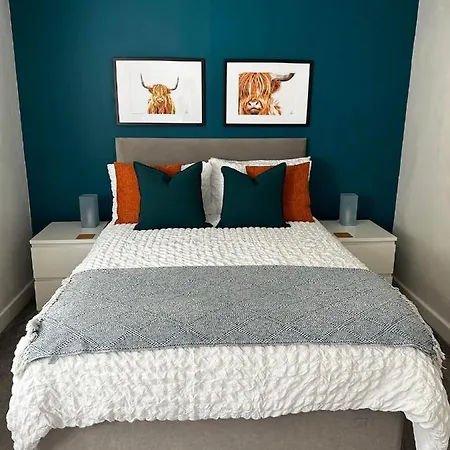 Entire Modern In With Balcony Apartment