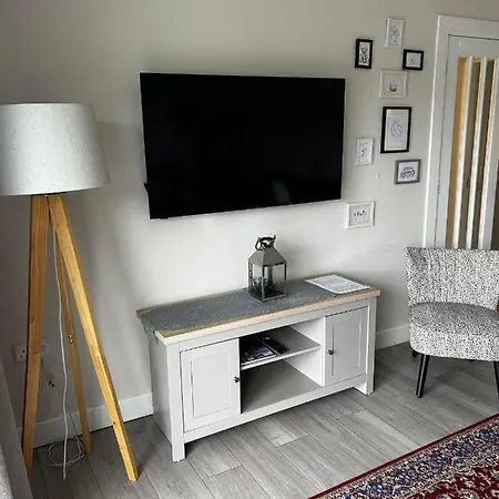 Apartment Entire Modern In With Balcony