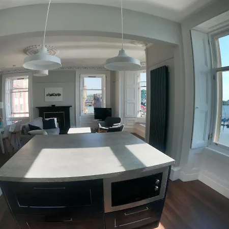 Seafront Penthouse - Superb Views Apartment