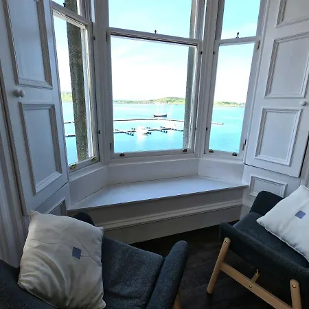 Seafront Penthouse - Superb Views