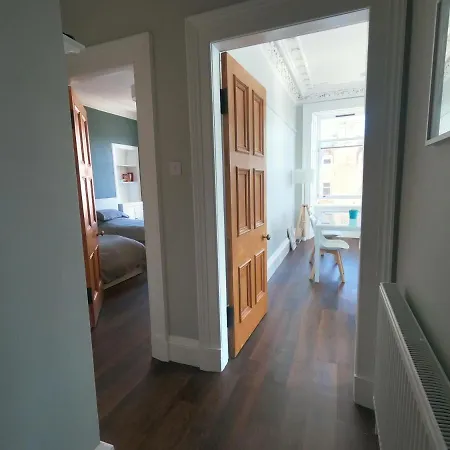Seafront Penthouse - Superb Views *