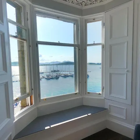 Seafront Penthouse - Superb Views Apartment