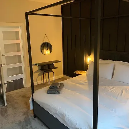 Hillview Apartment *
