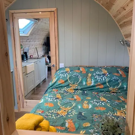 Tawny Owl Pod With Hot Tub Holiday home *