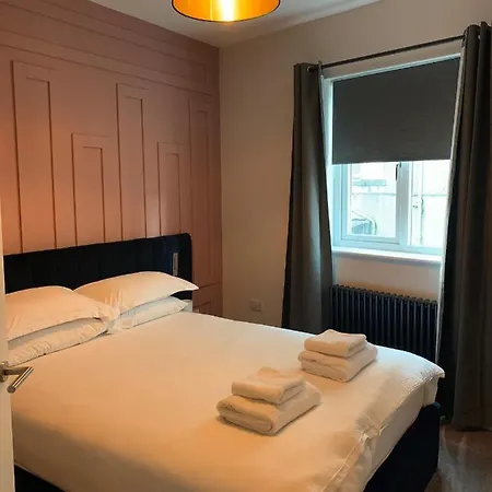 Hillview Apartment *
