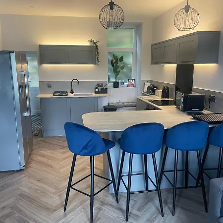 Springlea Apartment *