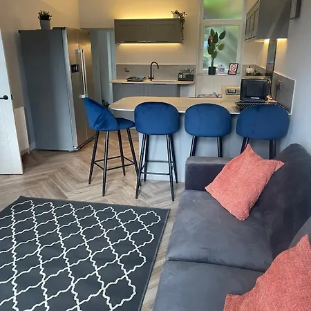 Springlea Apartment *