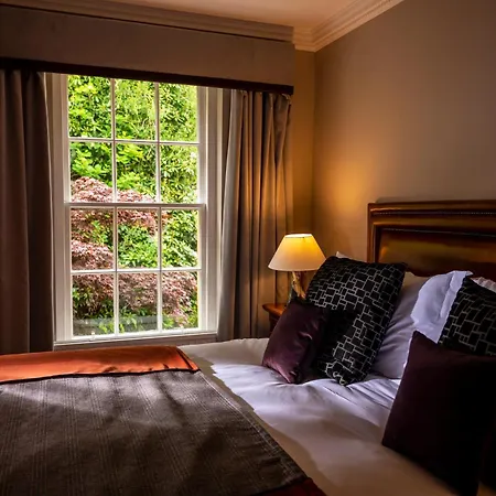 Hotel Knipoch House 4*