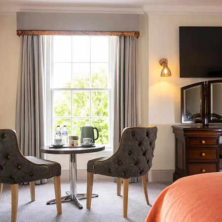 Hotel Knipoch House 4*