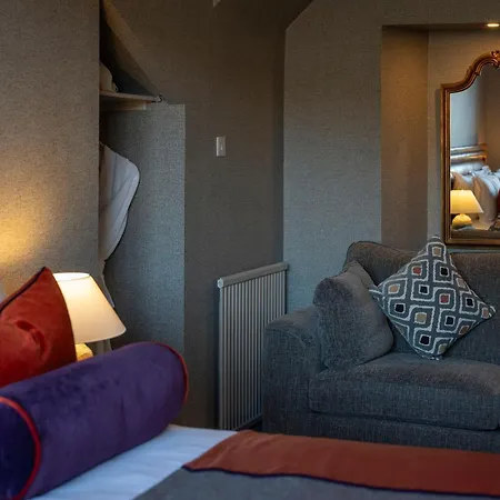 Hotel Knipoch House 4*