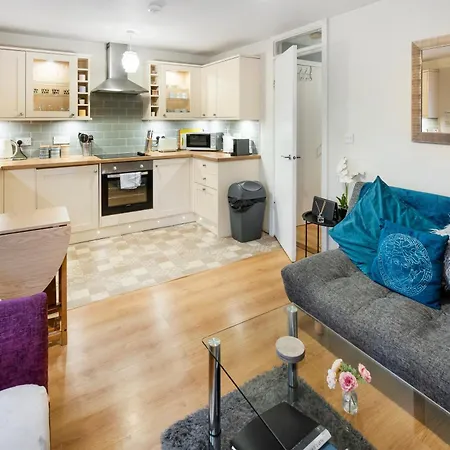Charming 1br Close To Centre With Free Parking *
