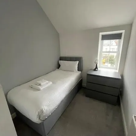 Apartment Carronvale. 3 Bedroom Apartment.