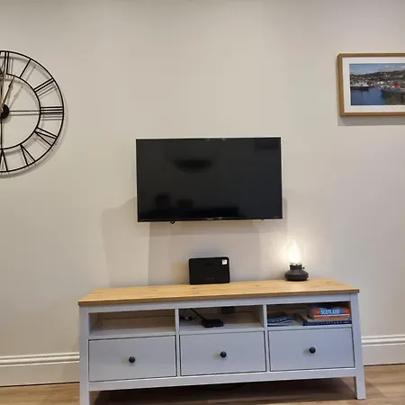The Rail & Ferry Den Apartment Oban