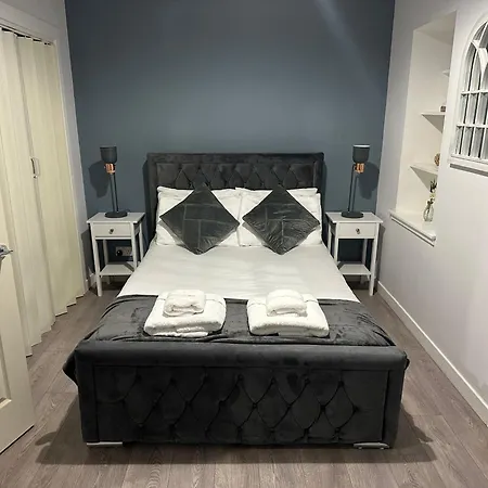 One Bedroom Flat In Town Centre Apartment