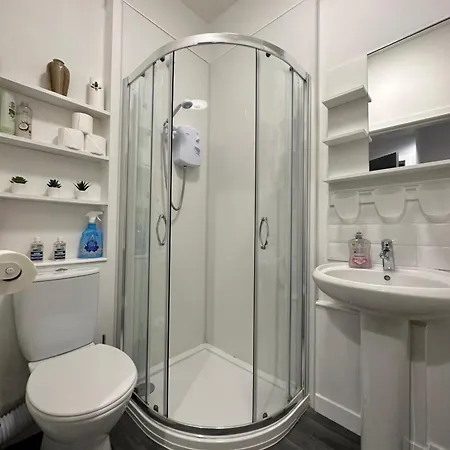 One Bedroom Flat In Town Centre Apartment