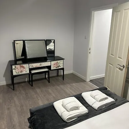 Apartment One Bedroom Flat In Town Centre *