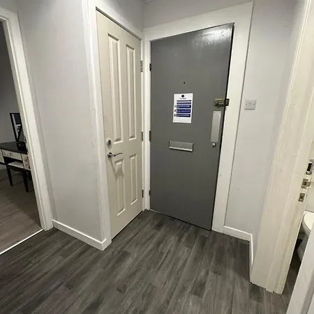 One Bedroom Flat In Town Centre Apartment