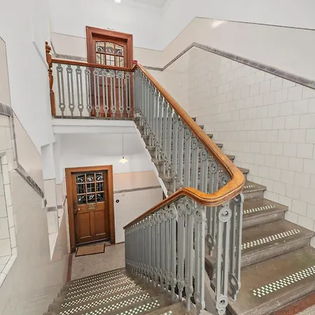 Apartment Panoramic Sea Views - Stunning 3bd & Balcony Oban
