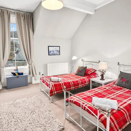Panoramic Sea Views - Stunning 3bd & Balcony Apartment Oban
