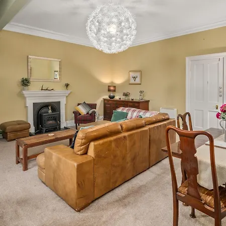 Panoramic Sea Views - Stunning 3bd & Balcony Apartment