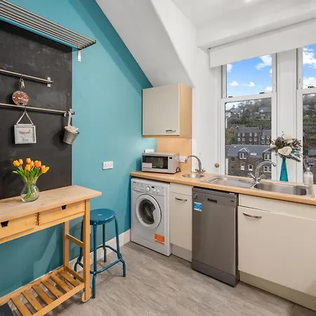 Panoramic Sea Views - Stunning 3bd & Balcony *