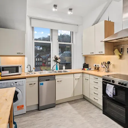 Panoramic Sea Views - Stunning 3bd & Balcony Oban