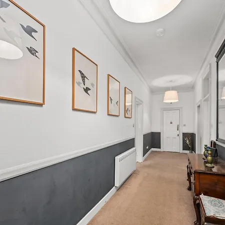 Panoramic Sea Views - Stunning 3bd & Balcony *