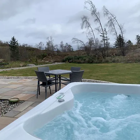 Tawny Owl Pod With Hot Tub Holiday home