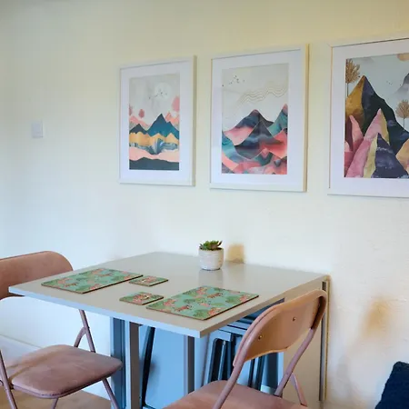 Holiday home Charming Nr Centre - Terrace & Street Parking