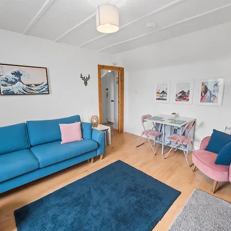 Charming Nr Centre - Terrace & Street Parking Holiday home Oban