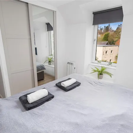 Holiday home Charming Nr Centre - Terrace & Street Parking *