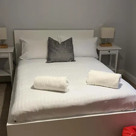 Lorne Apartment *
