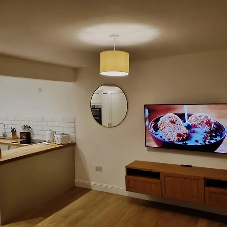 Lorne Apartment *