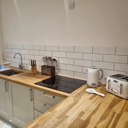 Lorne Apartment *