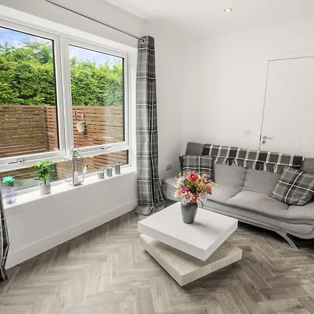Beautiful 1 Bedroom With Private Patio And Free Parking