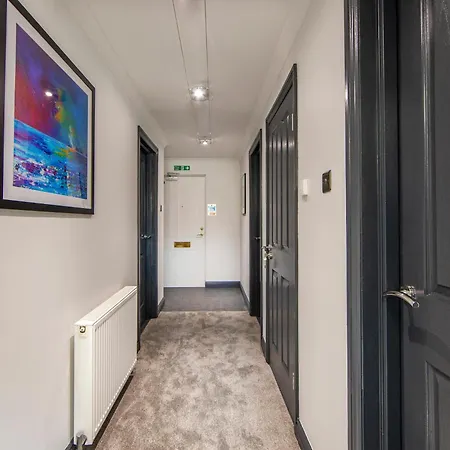 Exceptional 2bd With Bay Views - Next To Ferry Terminal & Train Station