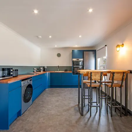 Apartment Exceptional 2bd With Bay Views - Next To Ferry Terminal & Train Station