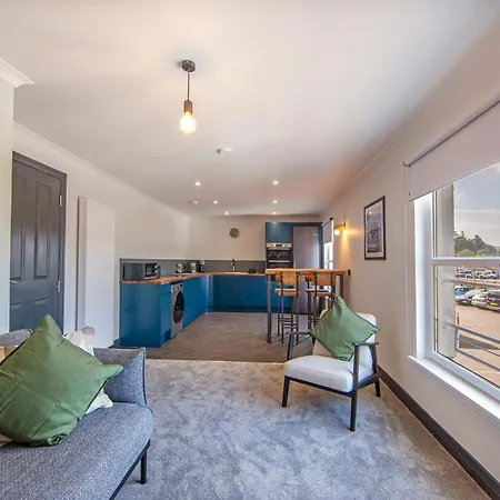 Exceptional 2bd With Bay Views - Next To Ferry Terminal & Train Station Apartment Oban