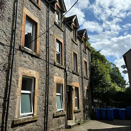 One Bedroom Flat In Town Centre Apartment *