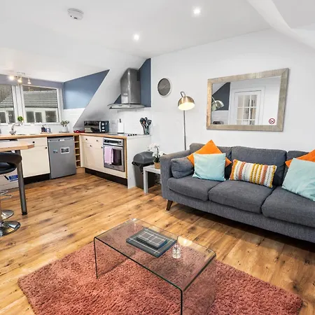 Beautiful 2br With Mccaigs Tower Views Apartment *