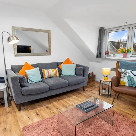 Beautiful 2br With Mccaigs Tower Views