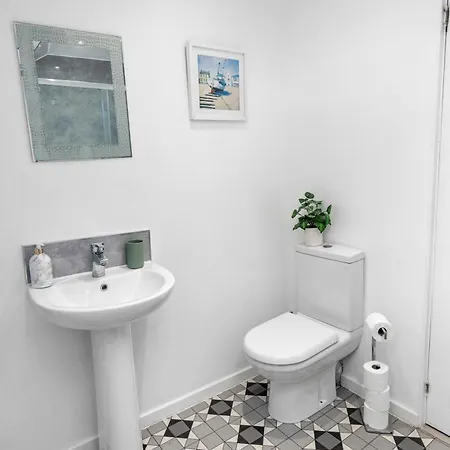 Apartment Beautiful 2br With Mccaigs Tower Views