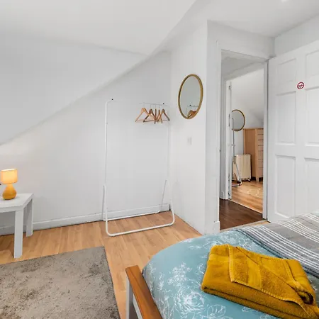 Beautiful 2br With Mccaigs Tower Views Apartment