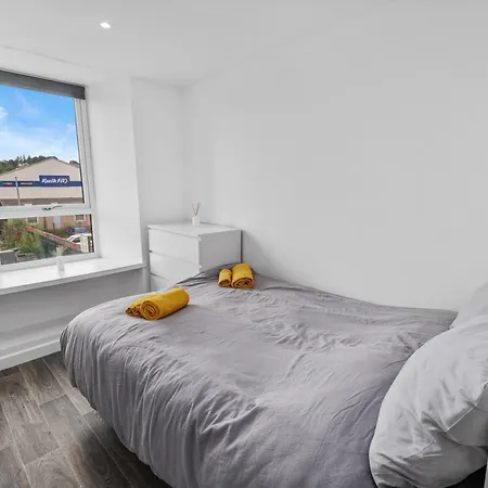 Newly Renovated 2br In - Walk To Waterfront