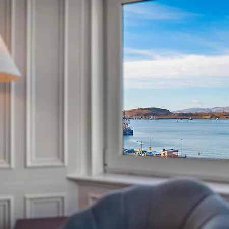 Bay Views - Fireplace, Games & Books Apartment