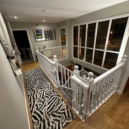 Lochedge House *