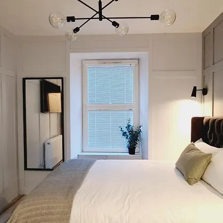 17 Apartment