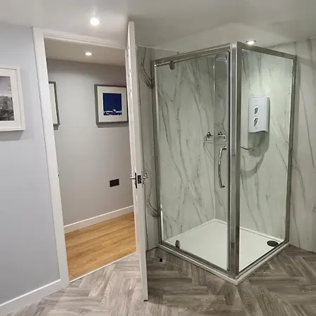Apartment 5