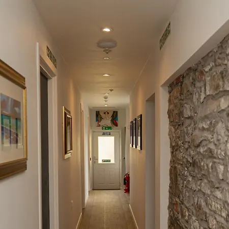 Dunollie Halls Apartment *