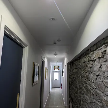 Apartment Dunollie Halls *